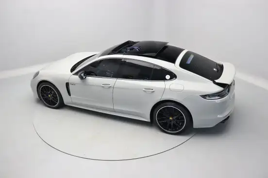 PORSCHE-PANAMERA-2022