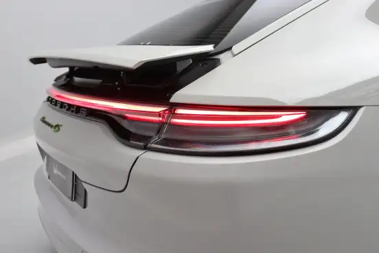 PORSCHE-PANAMERA-2022