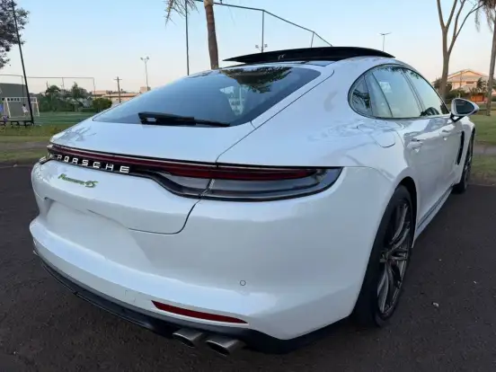 PORSCHE-PANAMERA-2021