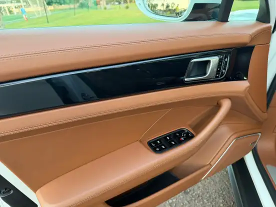 PORSCHE-PANAMERA-2021