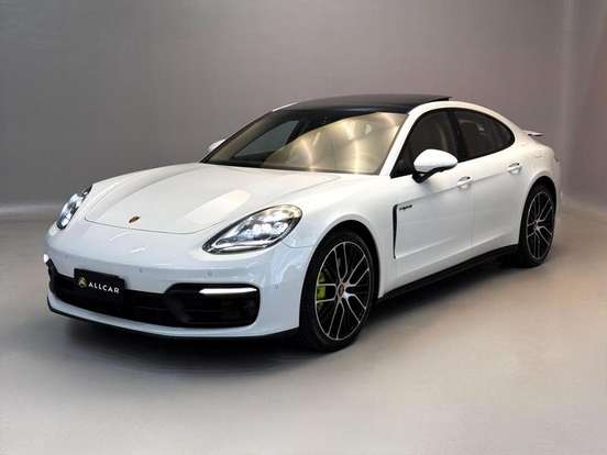 PORSCHE-PANAMERA-2022
