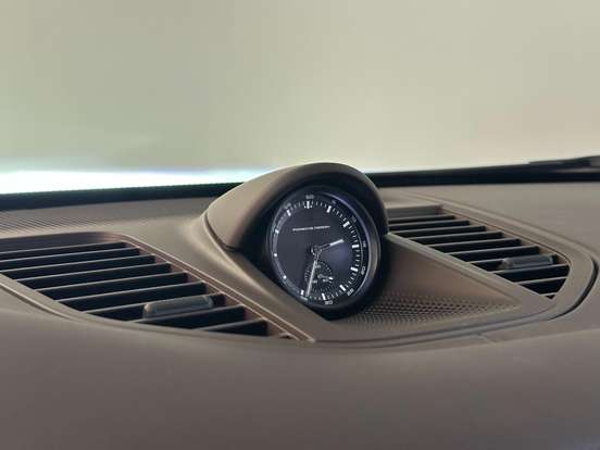 PORSCHE-PANAMERA-2025