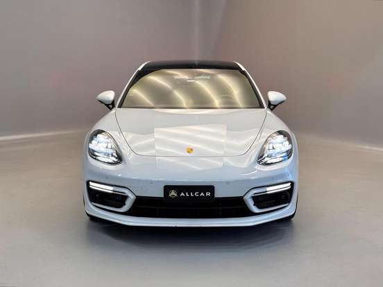 PORSCHE-PANAMERA-2023