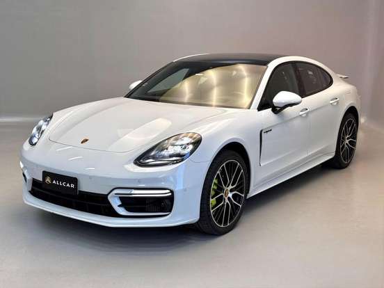 PORSCHE-PANAMERA-2023