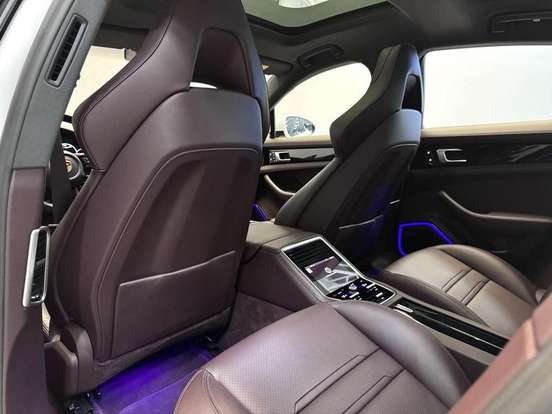 PORSCHE-PANAMERA-2023