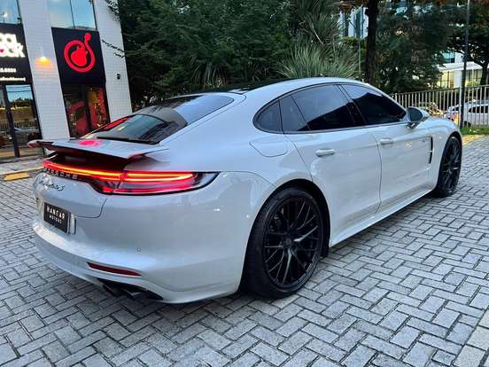 PORSCHE-PANAMERA-2023