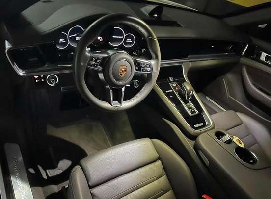 PORSCHE-PANAMERA-2018