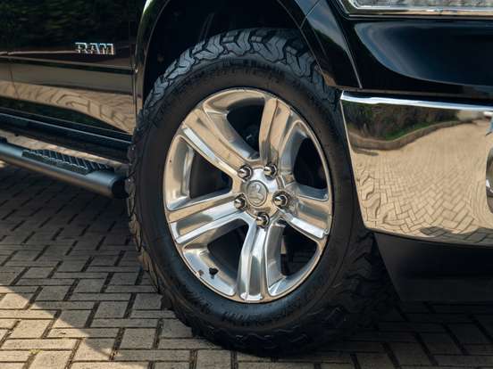 RAM-CLASSIC-5.7 V8 GASOLINA LARAMIE CD 4X4 AUTOMÁTICO RAM-CLASSIC-2023