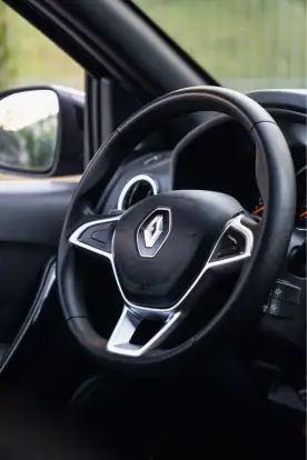 RENAULT-LOGAN-2023