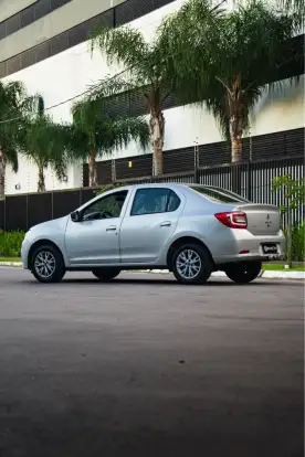 RENAULT-LOGAN-2023