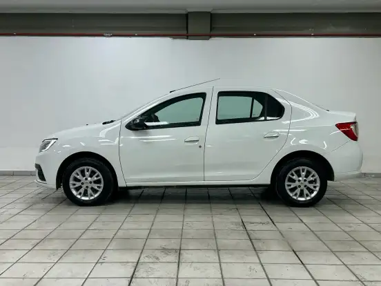 RENAULT-LOGAN-2025