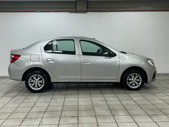 RENAULT-LOGAN-2024