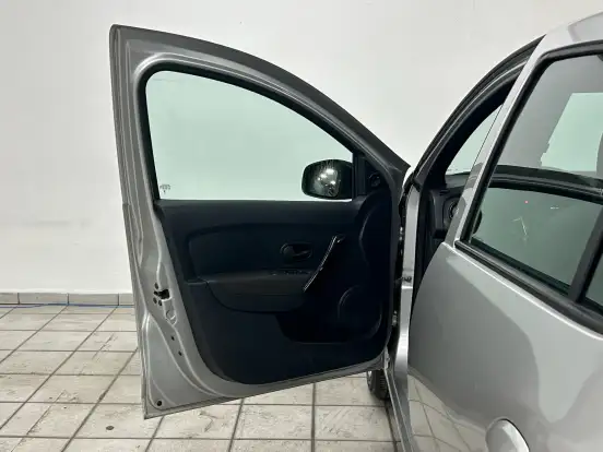 RENAULT-LOGAN-2024