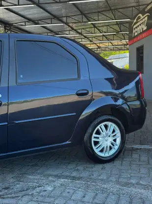 RENAULT-LOGAN-2009