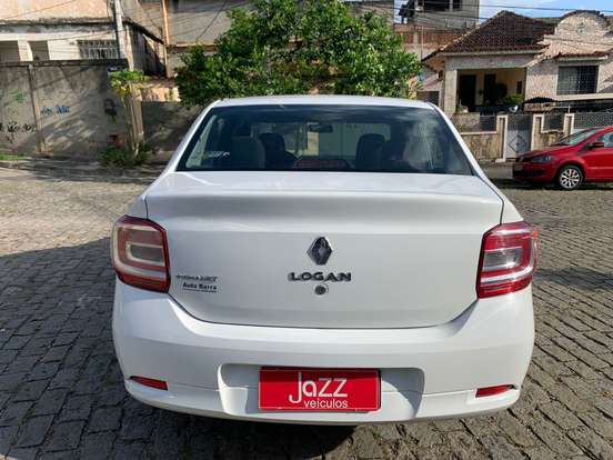 RENAULT-LOGAN-2019