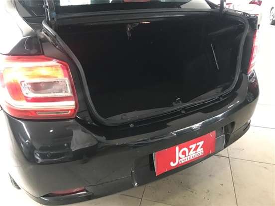 RENAULT-LOGAN-2019