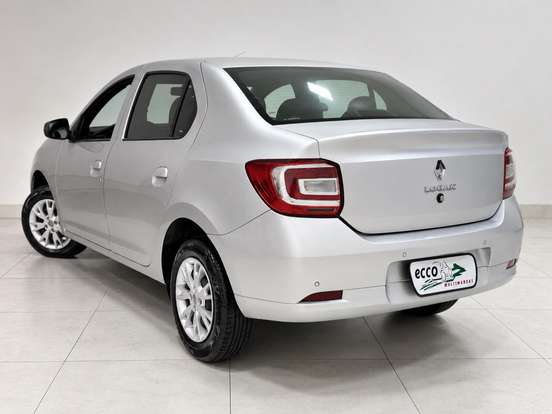 RENAULT-LOGAN-2022
