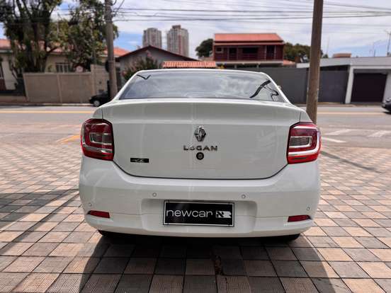 RENAULT-LOGAN-2024