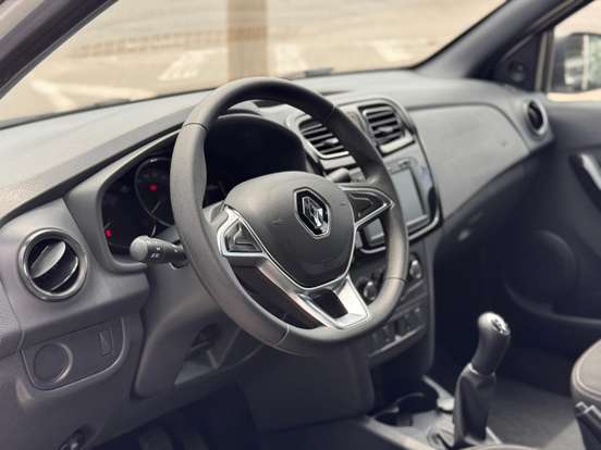 RENAULT-LOGAN-2024