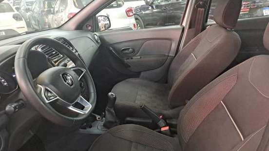 RENAULT-LOGAN-2024