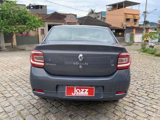 RENAULT-LOGAN-2018