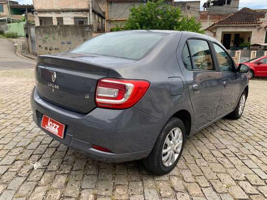 RENAULT-LOGAN-2018