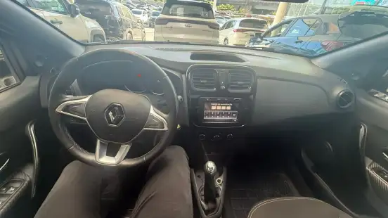 RENAULT-SANDERO-2020