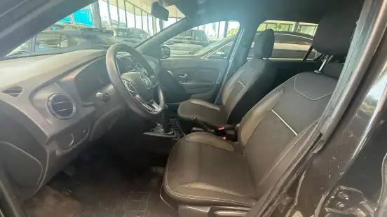 RENAULT-SANDERO-2020