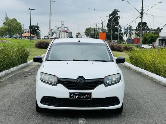 RENAULT-SANDERO-2016