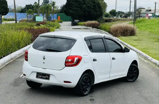 RENAULT-SANDERO-2016