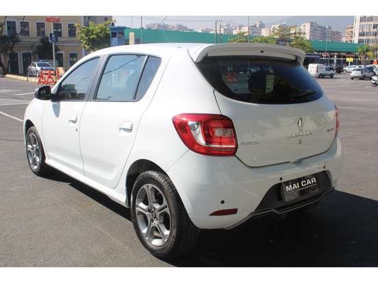 RENAULT-SANDERO-2019
