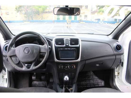 RENAULT-SANDERO-2019