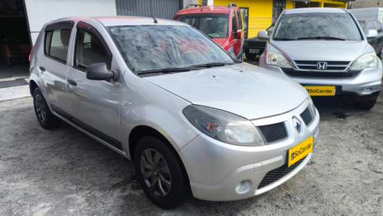 RENAULT-SANDERO-2011