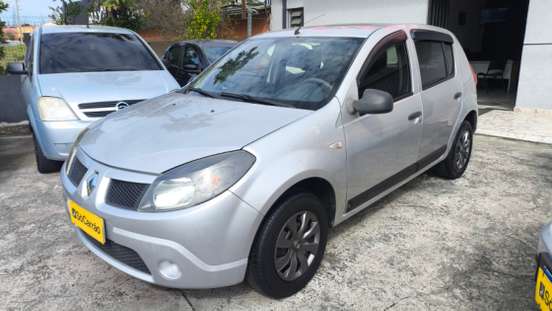 RENAULT-SANDERO-2011
