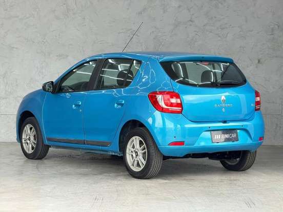 RENAULT-SANDERO-2014