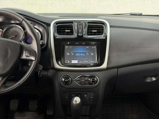 RENAULT-SANDERO-2014