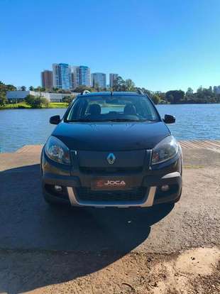 RENAULT-SANDERO-2013