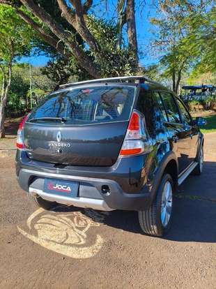 RENAULT-SANDERO-2013