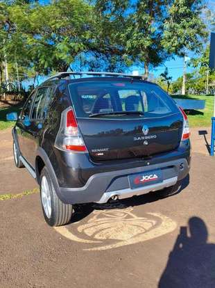 RENAULT-SANDERO-2013