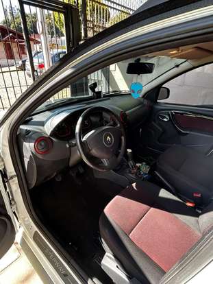 RENAULT-SANDERO-2013