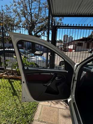 RENAULT-SANDERO-2013