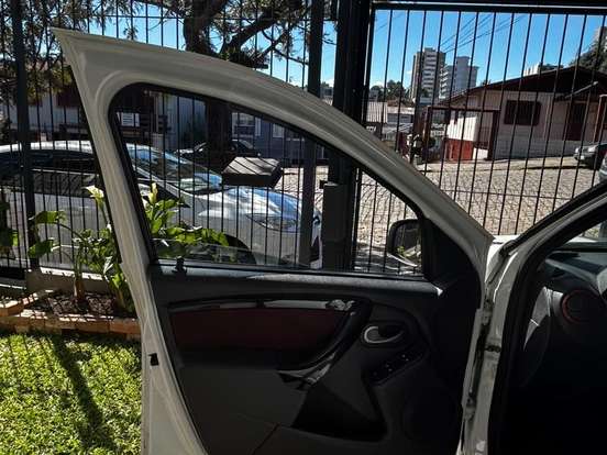 RENAULT-SANDERO-1.6 STEPWAY 8V FLEX 4P MANUAL RENAULT-SANDERO-2013