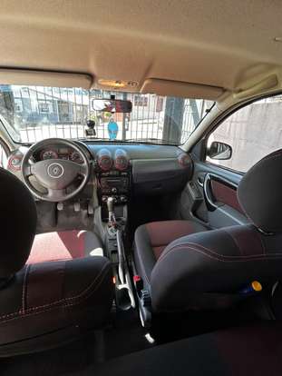 RENAULT-SANDERO-2013
