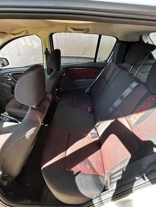 RENAULT-SANDERO-2013
