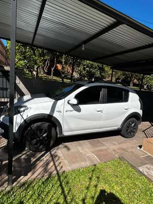 RENAULT-SANDERO-2013
