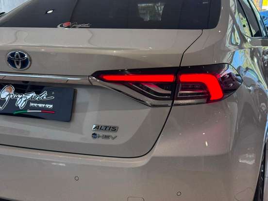 TOYOTA-COROLLA-2025