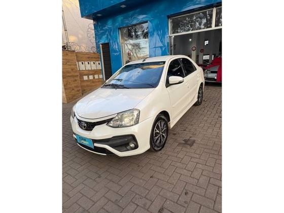 TOYOTA ETIOS 1.5 PLATINUM SEDAN 16V FLEX 4P AUTOMÁTICO