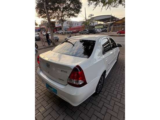 TOYOTA-ETIOS-1.5 PLATINUM SEDAN 16V FLEX 4P AUTOMÁTICO TOYOTA-ETIOS-2016