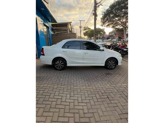 TOYOTA-ETIOS-1.5 PLATINUM SEDAN 16V FLEX 4P AUTOMÁTICO TOYOTA-ETIOS-2016