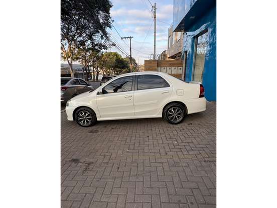 TOYOTA-ETIOS-1.5 PLATINUM SEDAN 16V FLEX 4P AUTOMÁTICO TOYOTA-ETIOS-2016